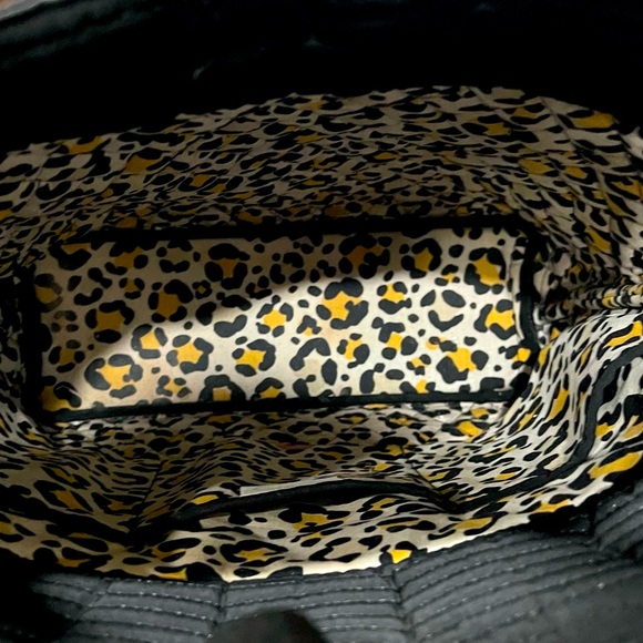 Vera Bradley Leopard Lined Black Quilted Large Tote Excellent condition - Picture 5 of 10